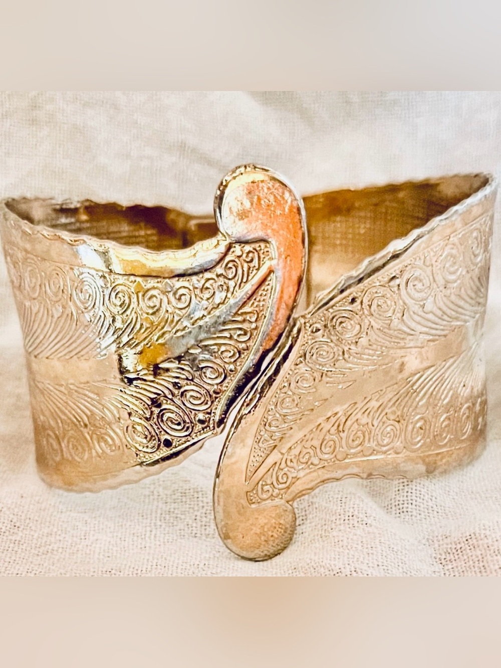 Vintage Silver Etched Hinged Cuff Bracelet Filigree Leaf Boho Goth Bangle 7.25"